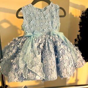 Beautiful 9-12 month dress . This dress is unique and beautiful .